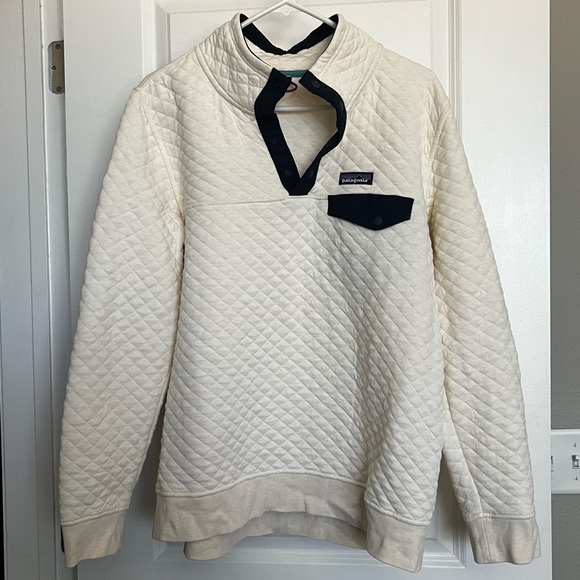 Patagonia Jackets & Blazers - Cream Quilted Patagonia Pullover